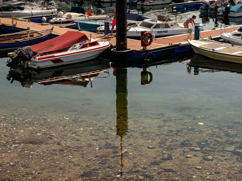 Barcas amarradas en el puerto de Vigo
